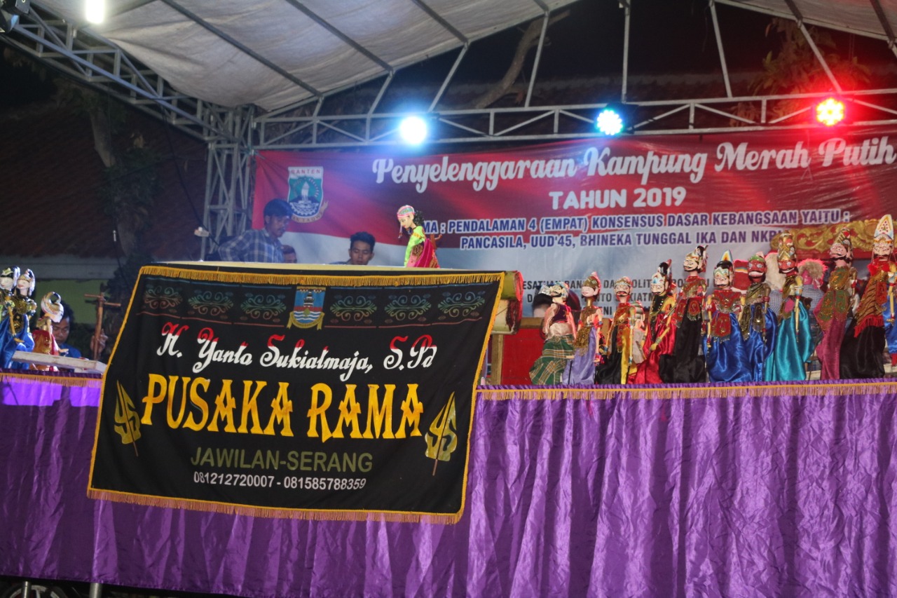 PERTUNJUKAN WAYANG GOLEK SEBAGAI BAGIAN DARI ACARA KAMPUNG MERAH PUTIH DI KECAMATAN CURUG KABUPATEN SERANG