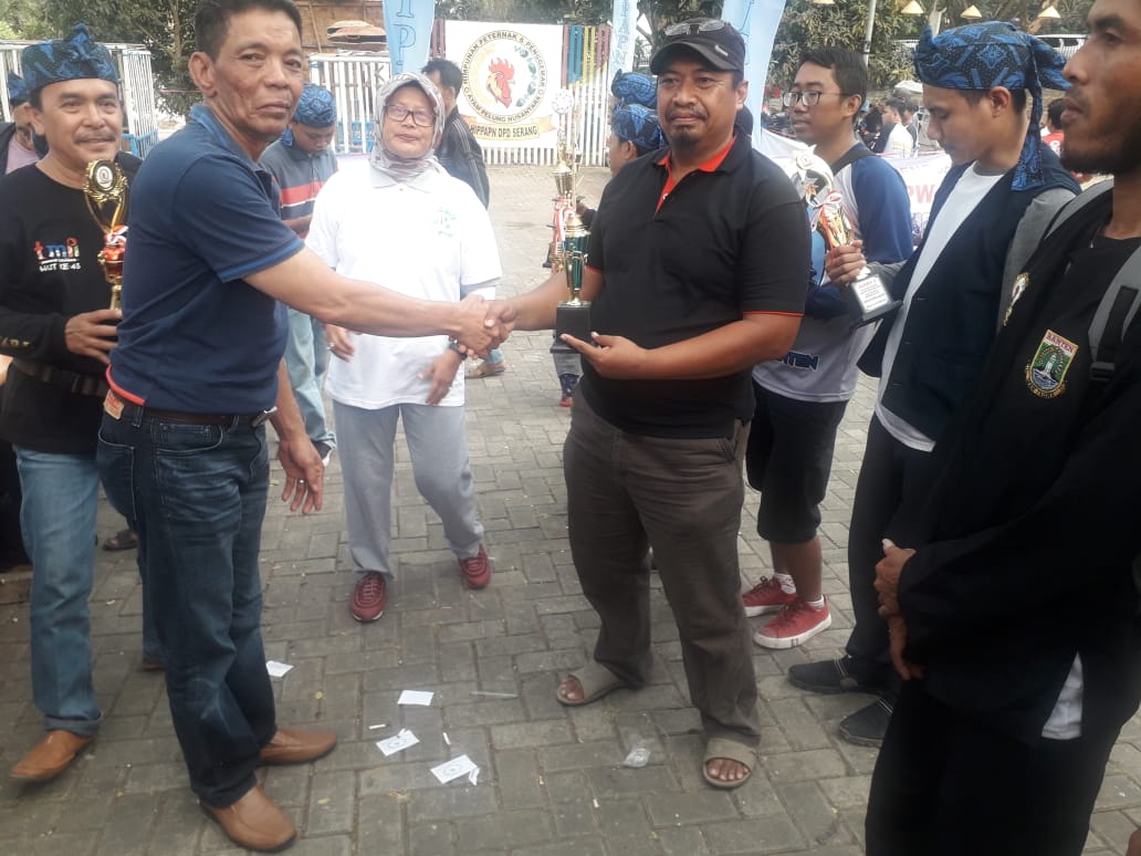KONTES LOMBA BURUNG DAN AYAM PELUNG PADA ACARA HUT BANTEN KE-19