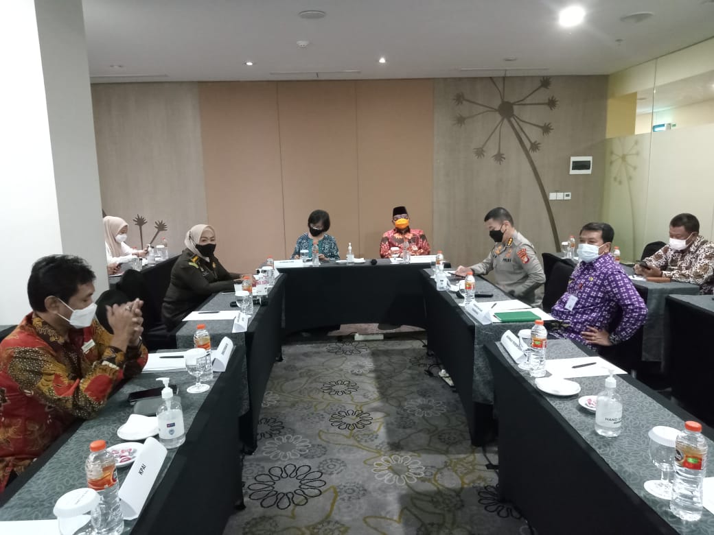 KEPALA BADAN KESBANGPOL PROVINSI BANTEN MEWAKILI GUBERNUR BANTEN MENJADI KEYNOTE SPEAKER DALAM KEGIATAN FGD