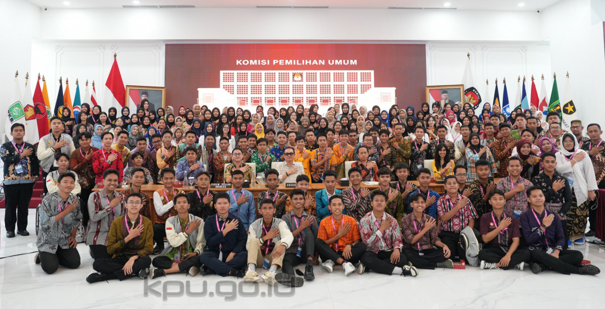 Kenalkan KPU dan Demokrasi Untuk Forum Pelajar Indonesia