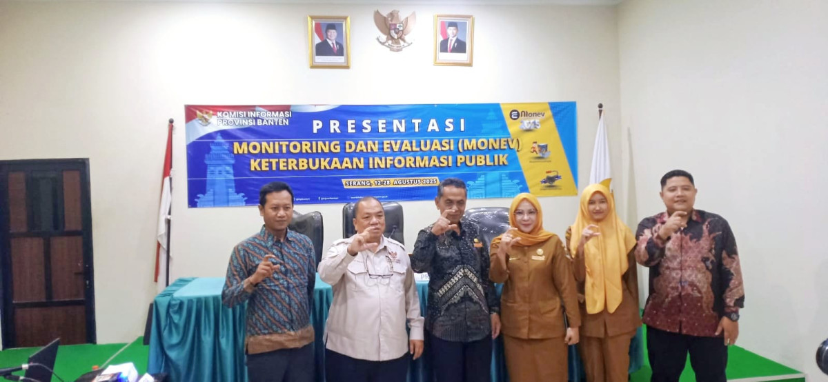 Badan Kesbangpol Melakukan Presentasi Monitoring dan Evaluasi Komisi Informasi