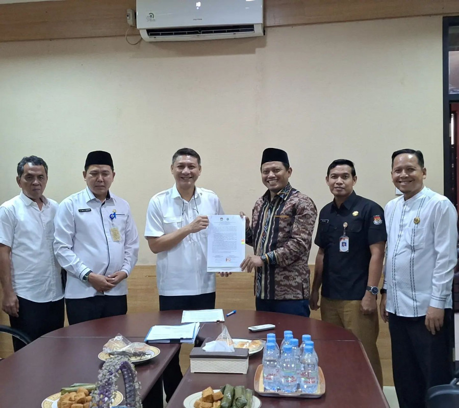 Penyerahan Berita Acara Dana Hibah Penyelenggaraan Pemilihan Gubernur dan Wakil Gubernur Banten Tahun 2024 KPU Banten